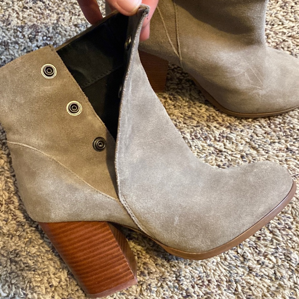 Sole society | Button Up Booties | 7 | Suede